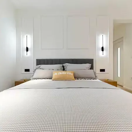 Apartment Sweet Life *